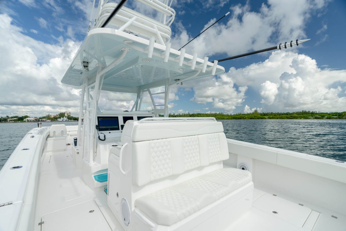 Luxurious 37′ Invincible Catamaran